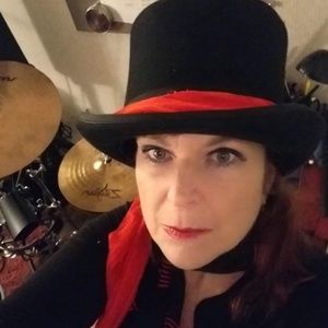 Meet your Posher, Claire